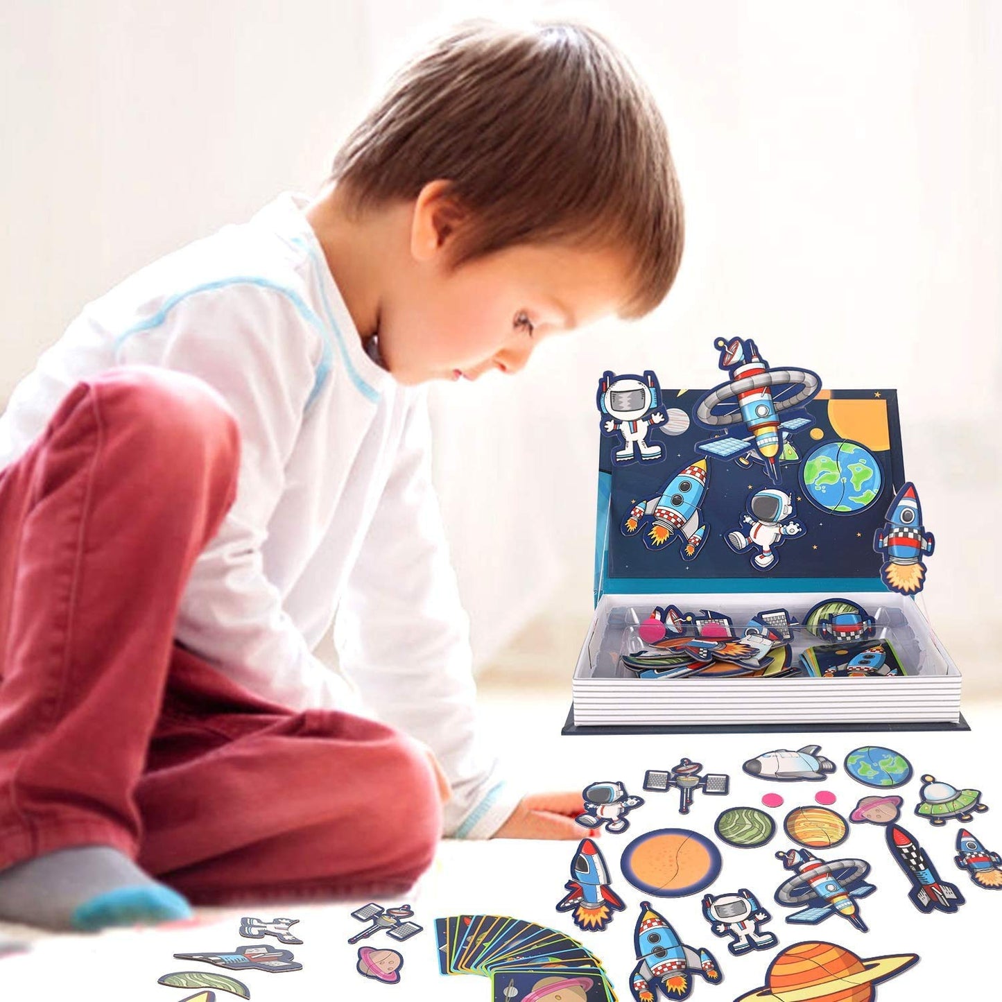 Magnetic Book - Space Edition - 16 Cards & 38 Magnets