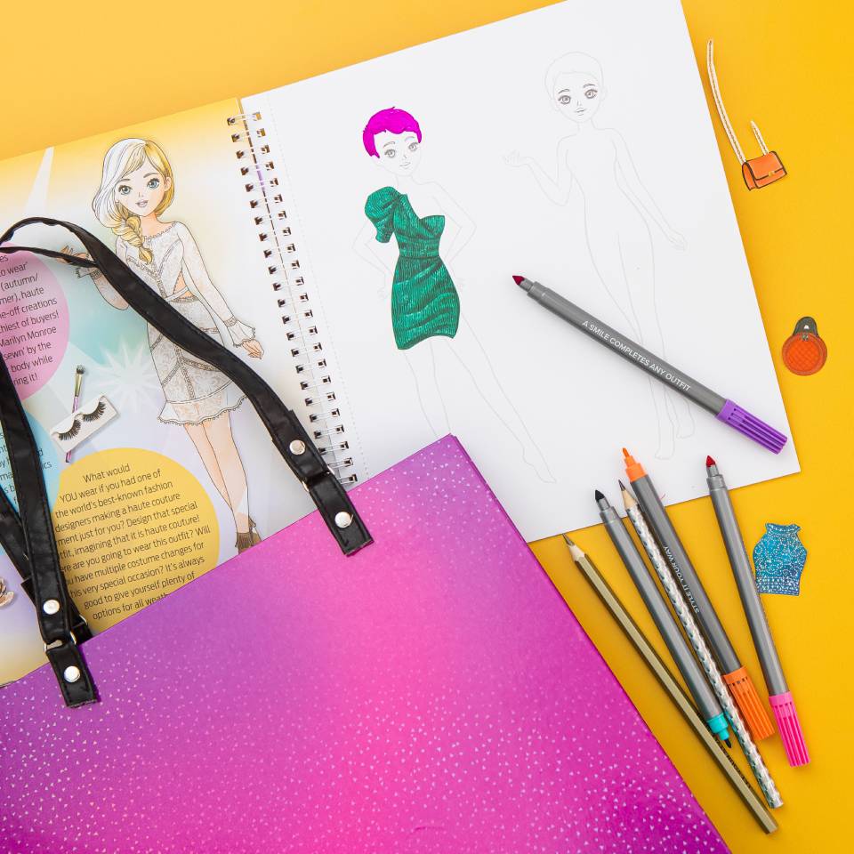 Pop Fashion Catwalk Giant Deluxe Activity Kit