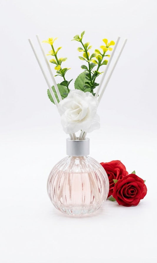 White Polyester Stick Aroma Diffuser With Flowers, 194G